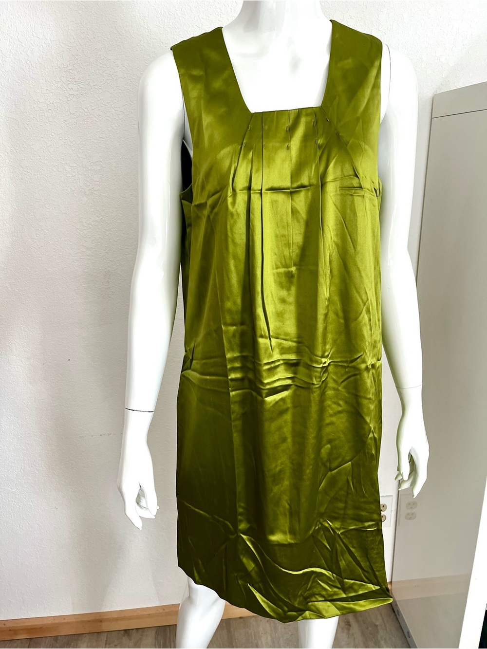 Vince Silk Blend Square Neck Pleated Shift Dress Chartreuse Olive Green Medium